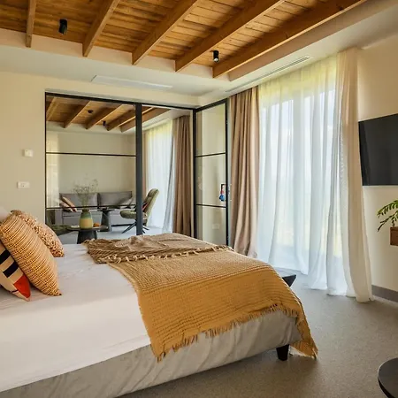 The Pines Bucegi 5*